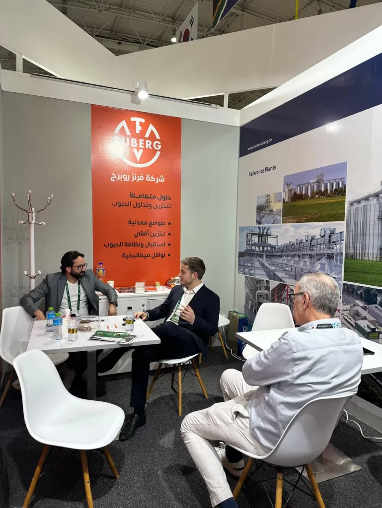 Business meeting at the Franz Ruberg grain storage solutions stand.